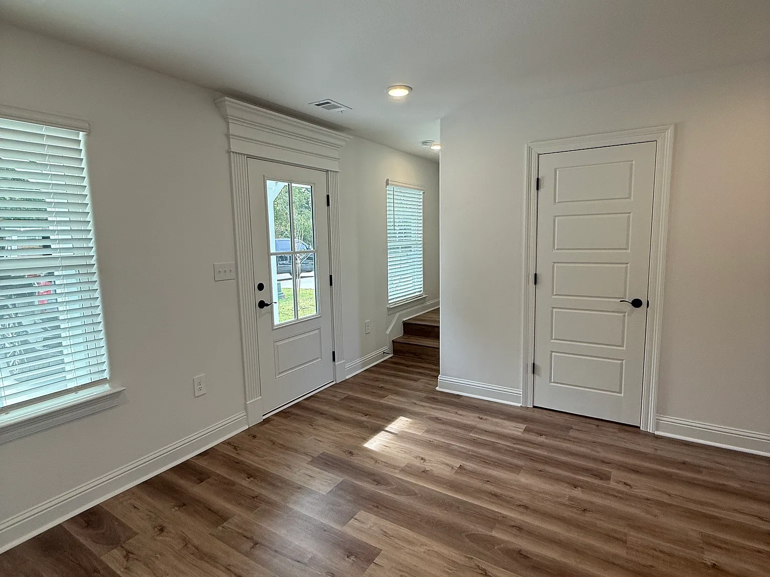 3 bed, 1.5 bath, 1024 sqft, $1,650 — Photo 3