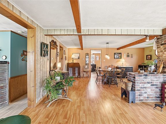 5th image of 530 Center St
