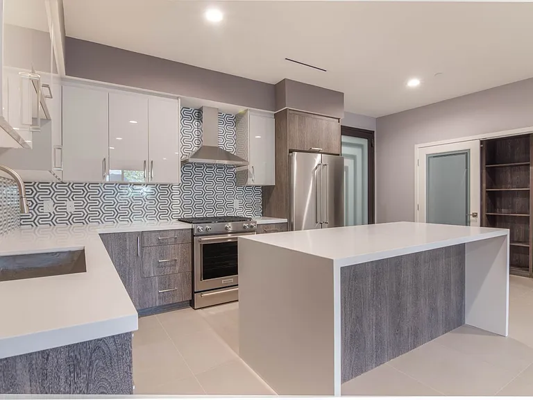 2225 Mira Vista Ave #104 — Photo 5