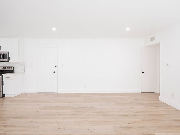 5th image of 1626 N Fuller Ave #203