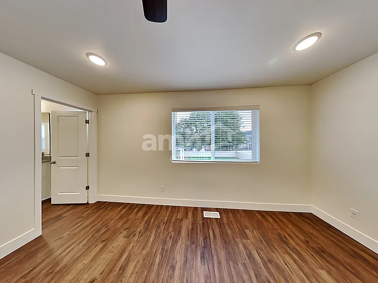 657 Dudley St — Photo 16