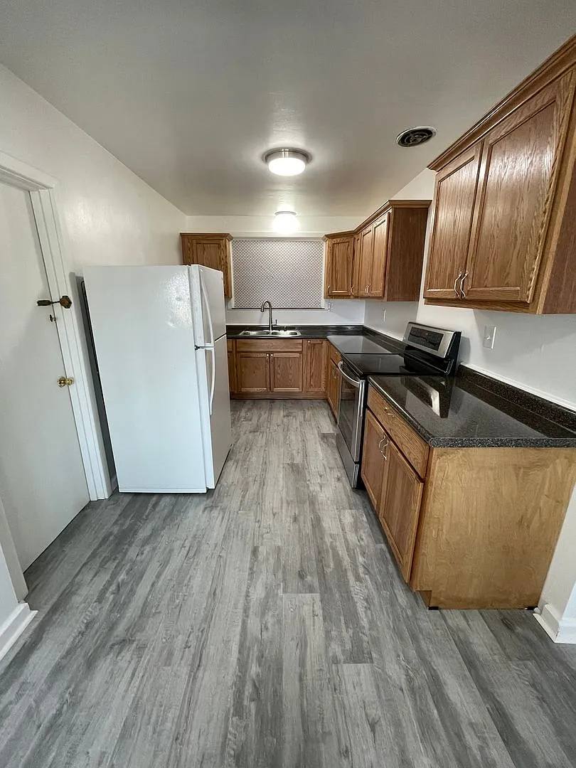 3738 W. 12th St — Photo 3