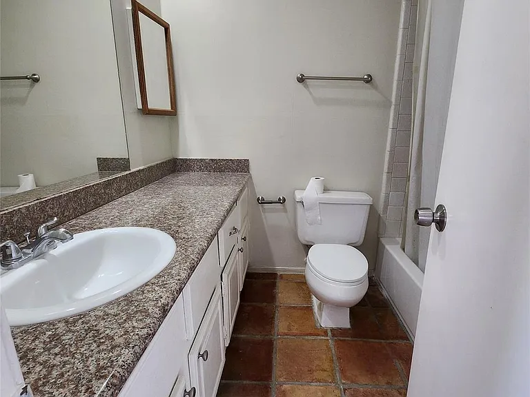 7700 Creekbend Dr #98 — Photo 12