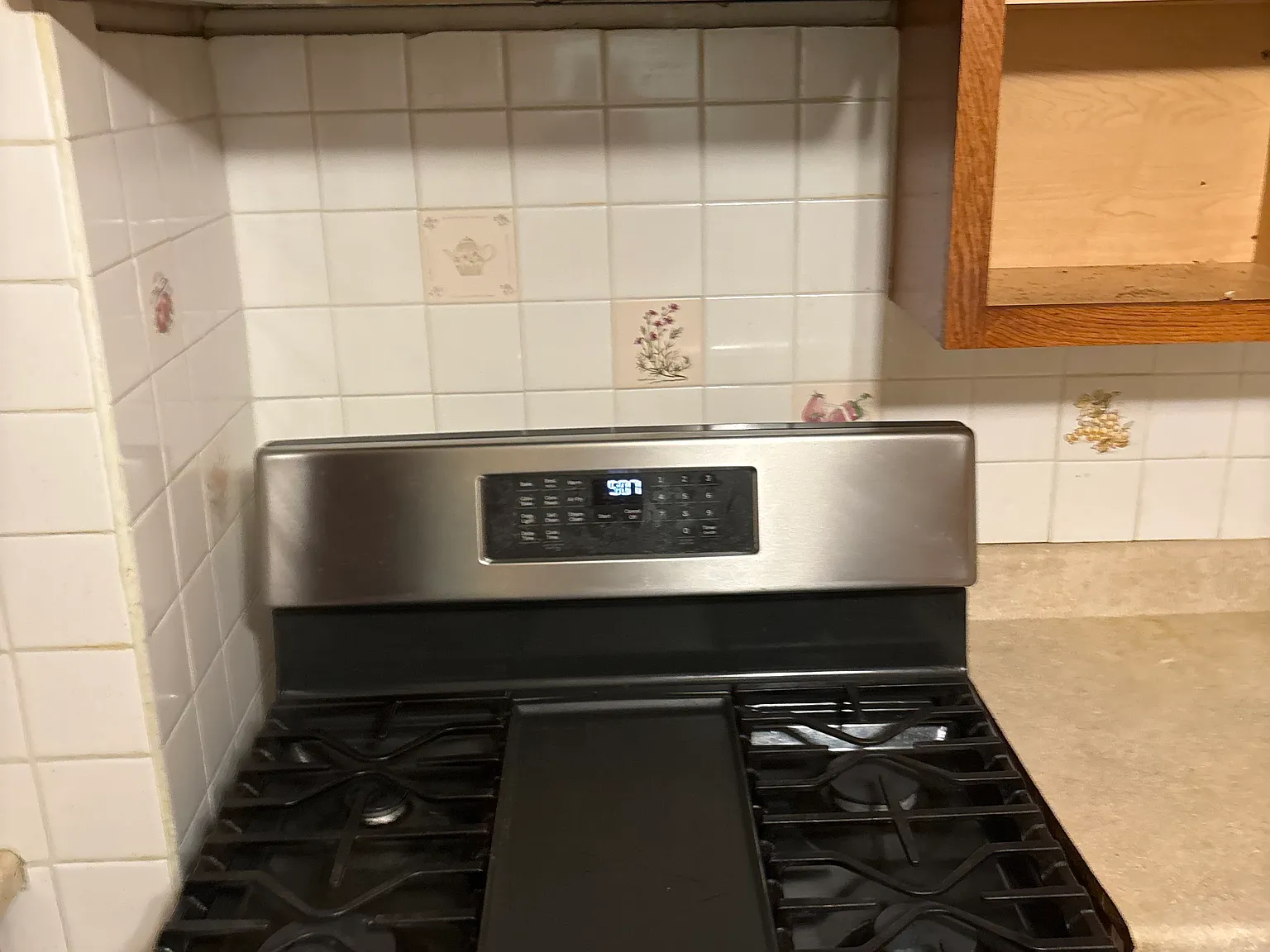2 bed, 900 sqft, $1,900 — Photo 1