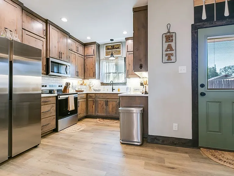 5215 S Bryant Blvd — Photo 1