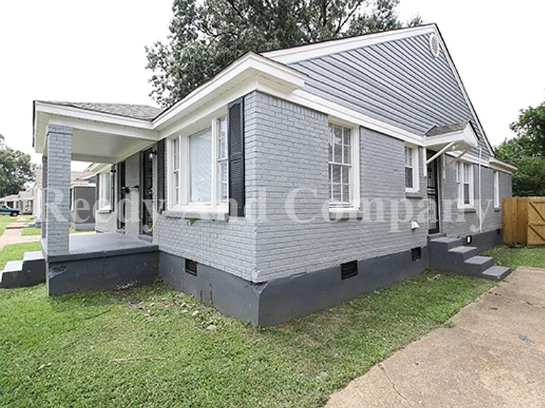 93 Eastview Dr — Photo 3
