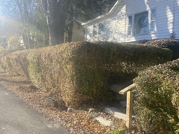 2nd image of 13973 Henry St