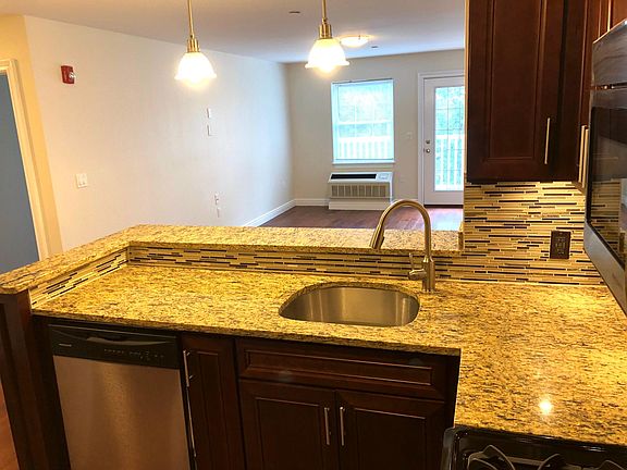 4th image of 18 Harmon St APT 3D