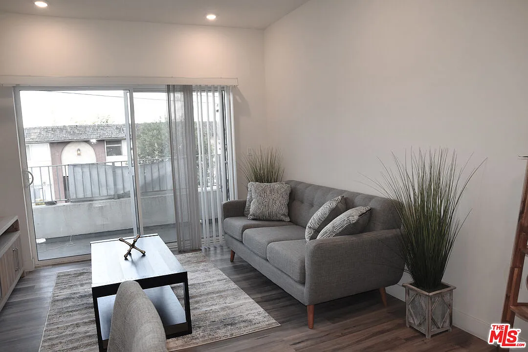 2 bed, 1.0 bath, 850 sqft, $2,795 — Photo 3