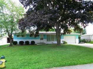 9 Greenbrier Ct, Bowling Green, OH 43402