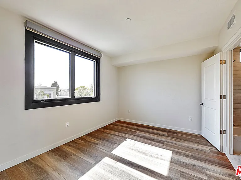 1070 S Bedford St #205 — Photo 21