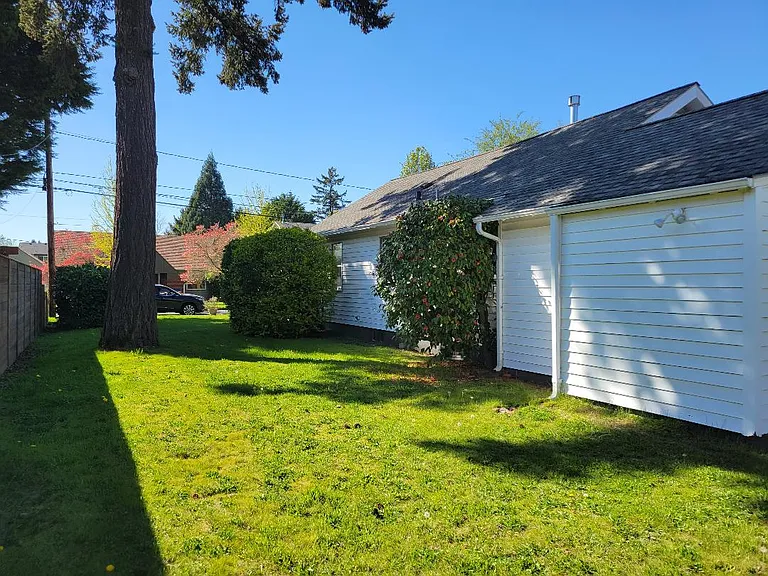 3732 SE 72nd Ave — Photo 3
