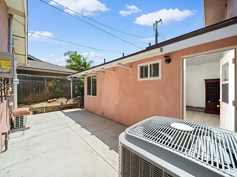 2032 Victoria Dr — Photo 5