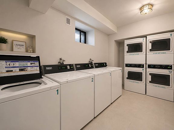 3rd image of 144 Lefferts Pl #1Z