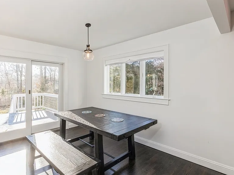 36 Roses Grove Rd — Photo 4
