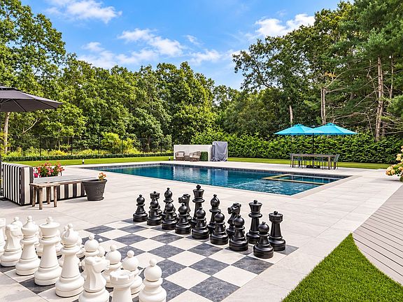 3rd image of 29 Blue Jay Way