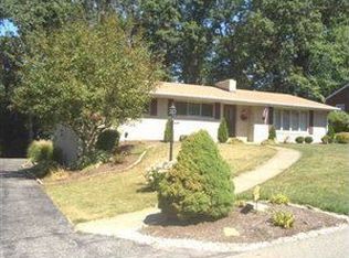 110 Greenhill Dr, Butler, PA 16001
