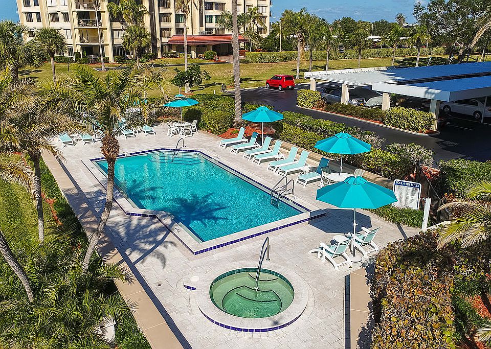 2nd image of 690 Island Way APT 910