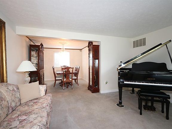 4th image of 6497 Middleshire Ct