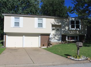 23 Strafford Dr, Saint Peters, MO