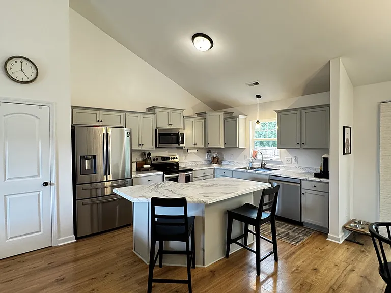 225 Westfield Dr — Photo 3