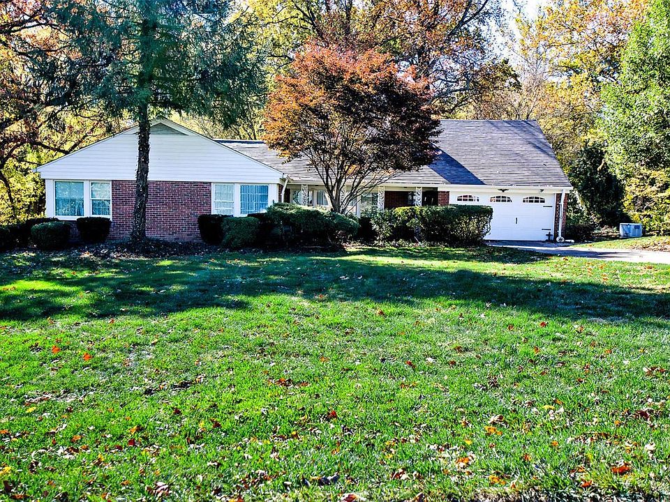 1st image of 14 Lake Pembroke Dr