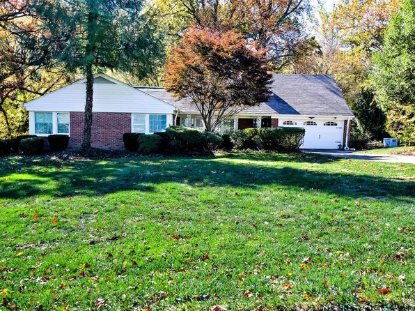 14 Lake Pembroke Dr, Saint Louis, MO 63135