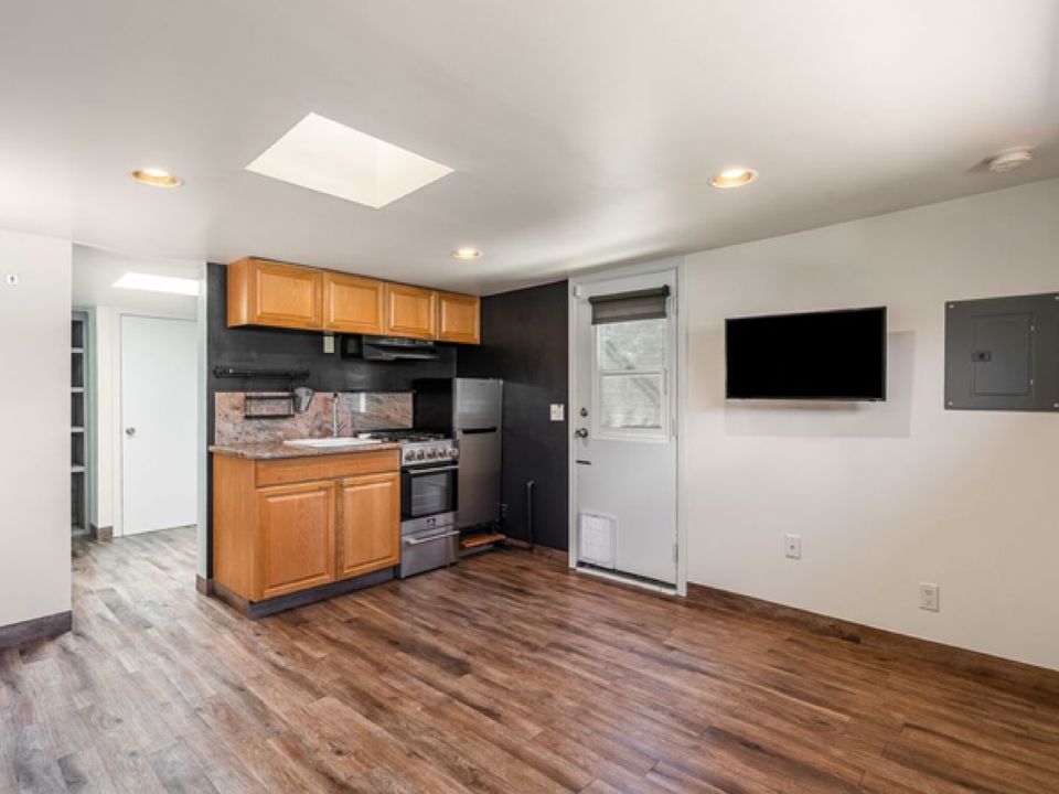 1st image of 622 Calle Grillo #A