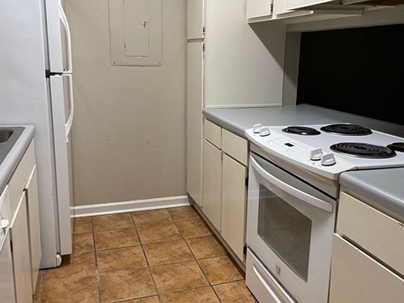 4th image of 110 W Bayou Pkwy APT 702