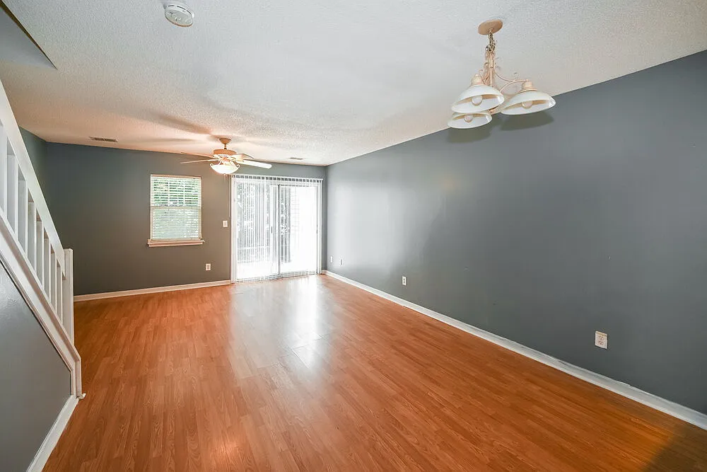 5 bed, 2.5 bath, 2857 sqft, $2,520 — Photo 4
