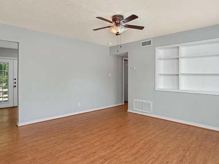 503 Foch St — Photo 8