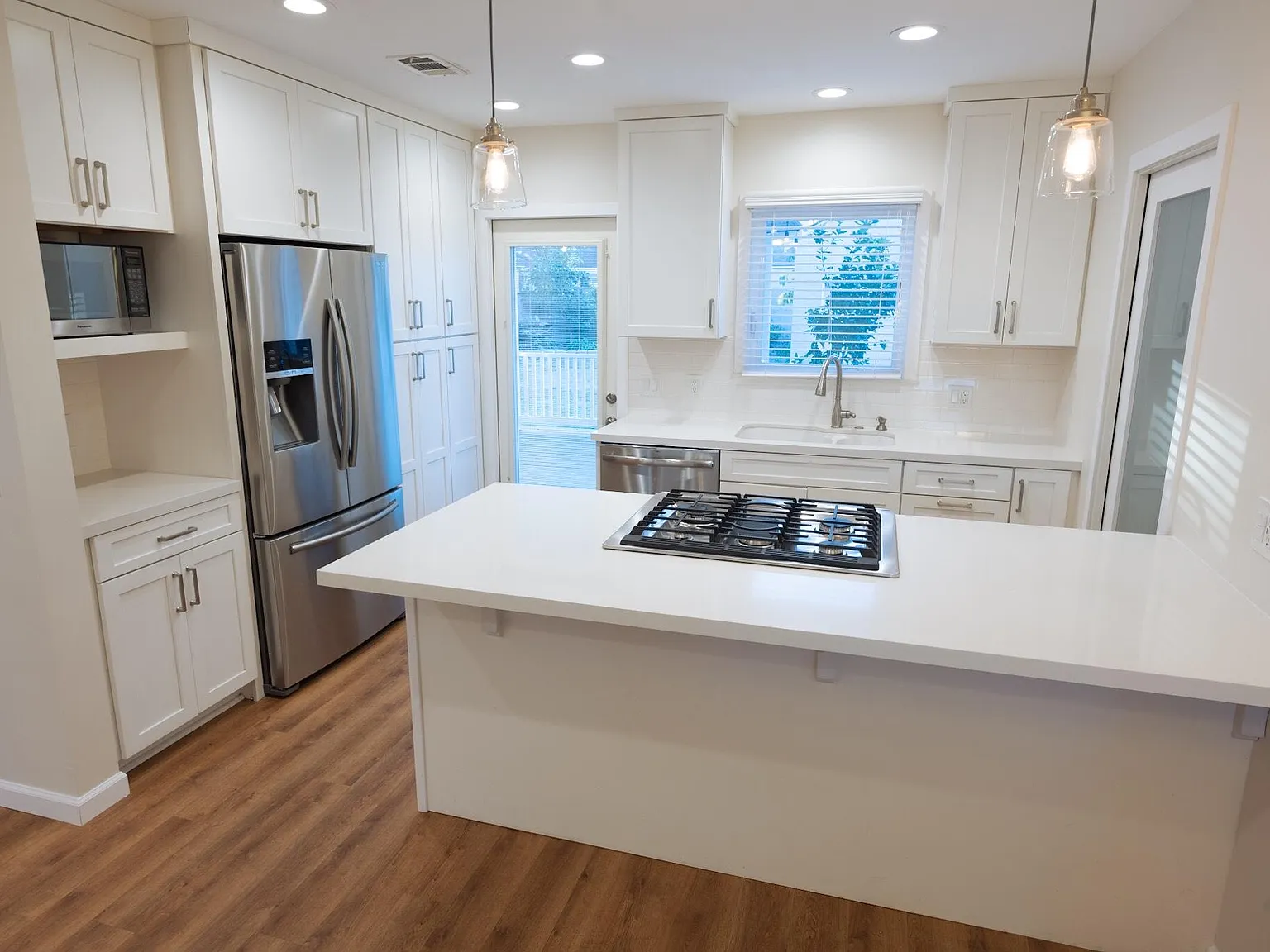 2291 Roswell Ave — Photo 3