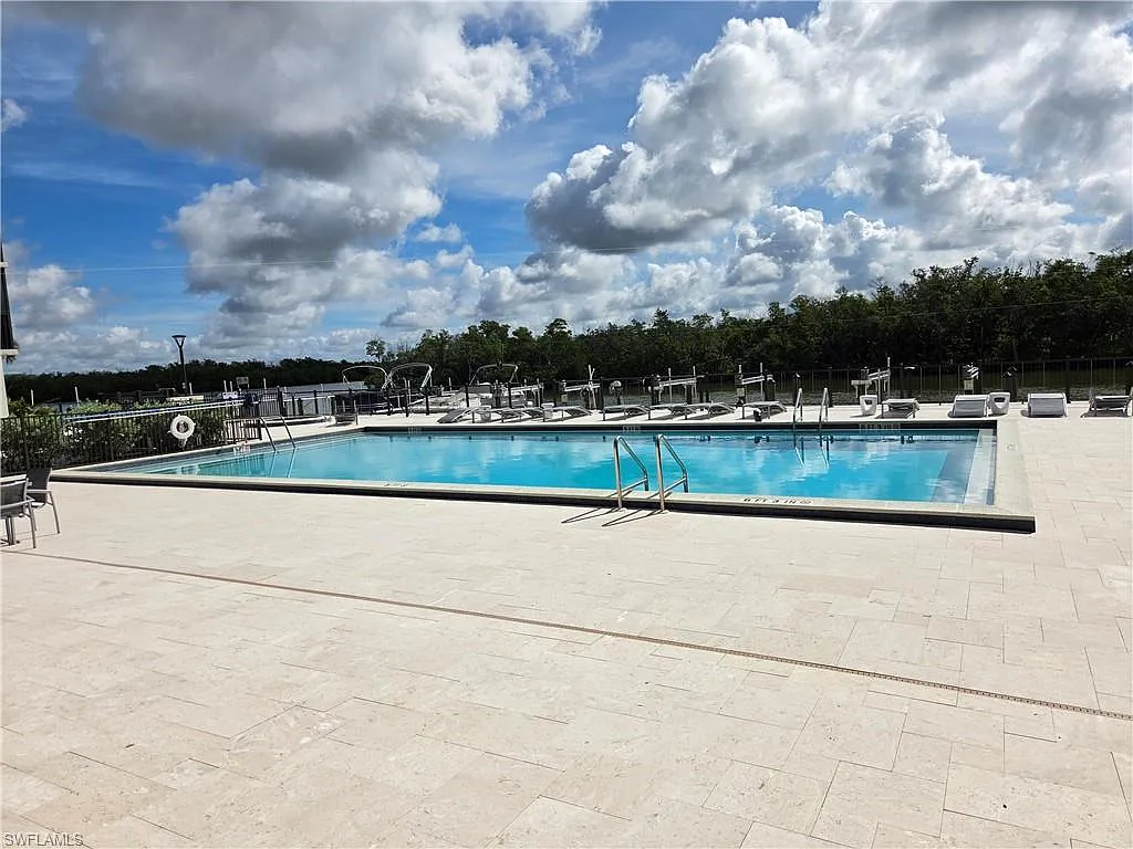 2 bed, 2.0 bath, 1345 sqft, $3,100 — Photo 4
