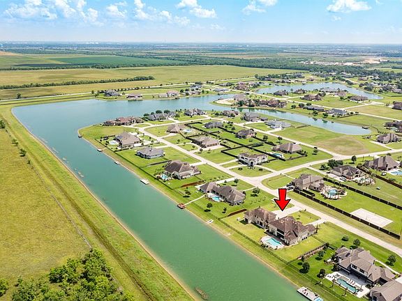 5th image of 322 Red Oak Dr