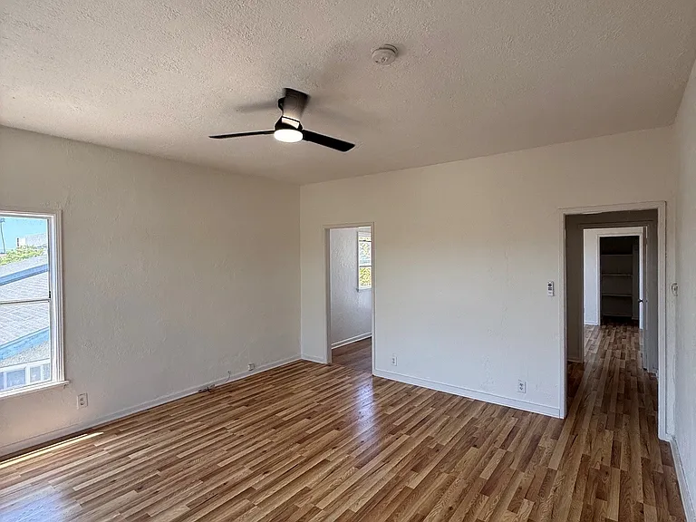 4367 Oakwood Ave #201 — Photo 4