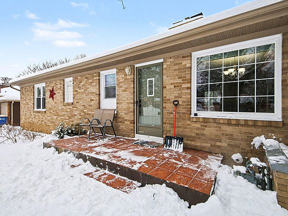 4th image of 3440 Newcastle Dr SE