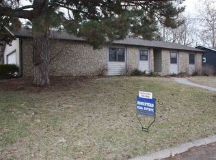 2221 Eisenhower Dr, Clay Center, KS 67432