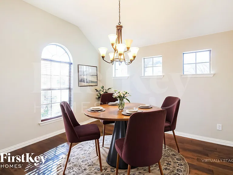 206 Lavaca Dr — Photo 8