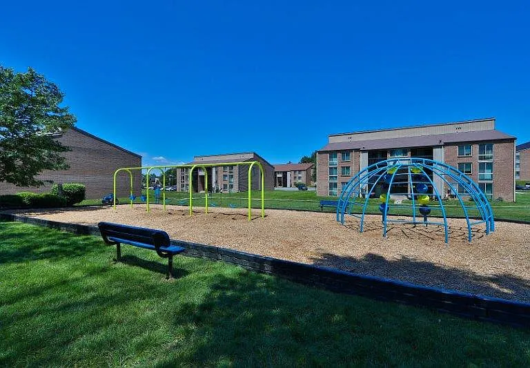 Lakewood Hills Apartments and Townhomes — Photo 23