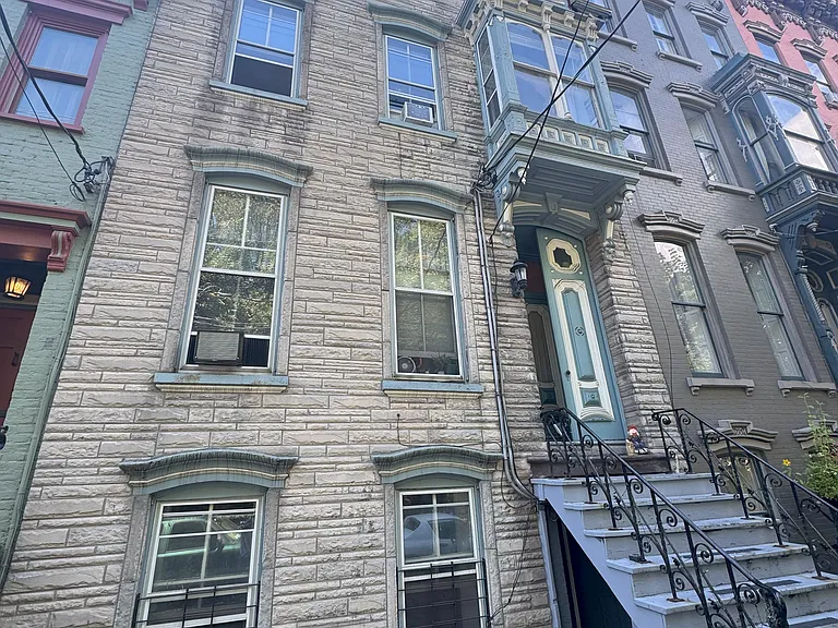 324 Hudson Ave #1R — Photo 1