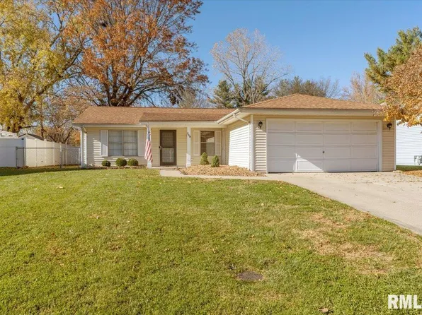 739 Woodland Dr, Chatham, IL 62629