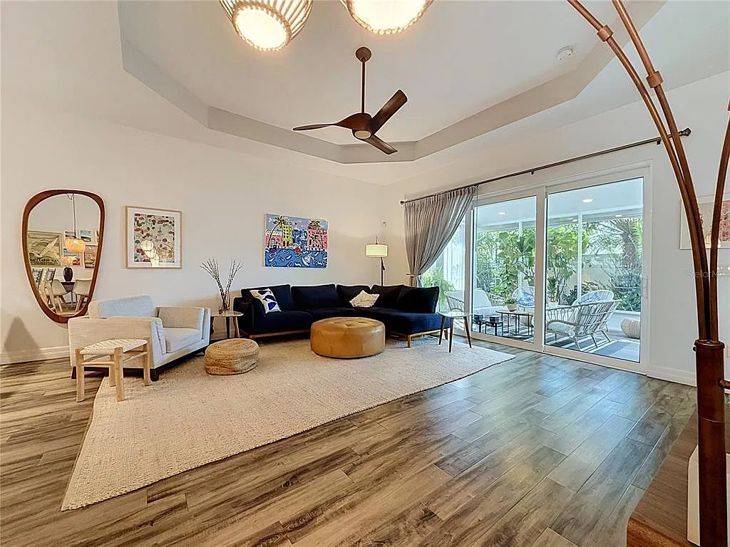 3 bed, 2.0 bath, 1401 sqft, $4,750 — Photo 3