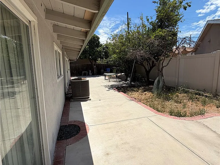 22346 Hartland St — Photo 28