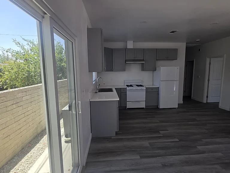 1265 Windsor Dr — Photo 10