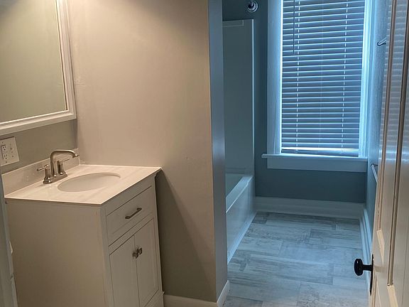 5th image of 208 W Babbitt St