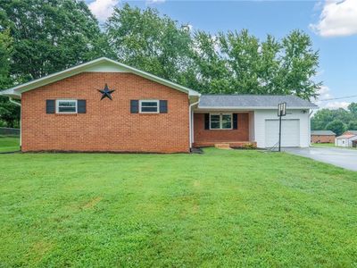 329 Chestnut St, Yadkinville, NC, 27055