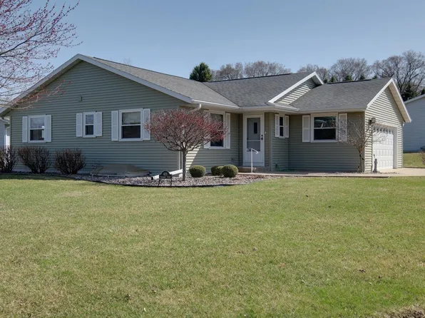 425 Ventura Ln, Whitewater, WI 53190