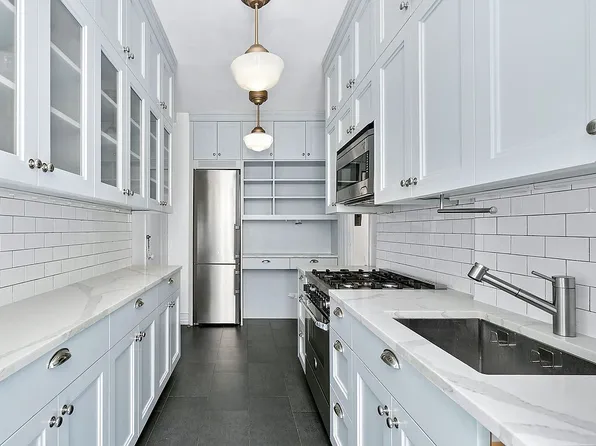 221 W 82nd St APT 2B, New York, NY 10024