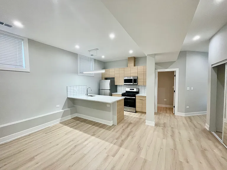 2127 S Marshall Blvd #B — Photo 3