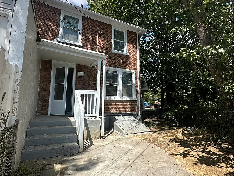 1214 N Octagon Rd — Photo 2